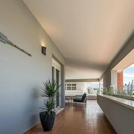 M - Penthouse Apartment *