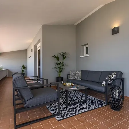 M - Penthouse Split